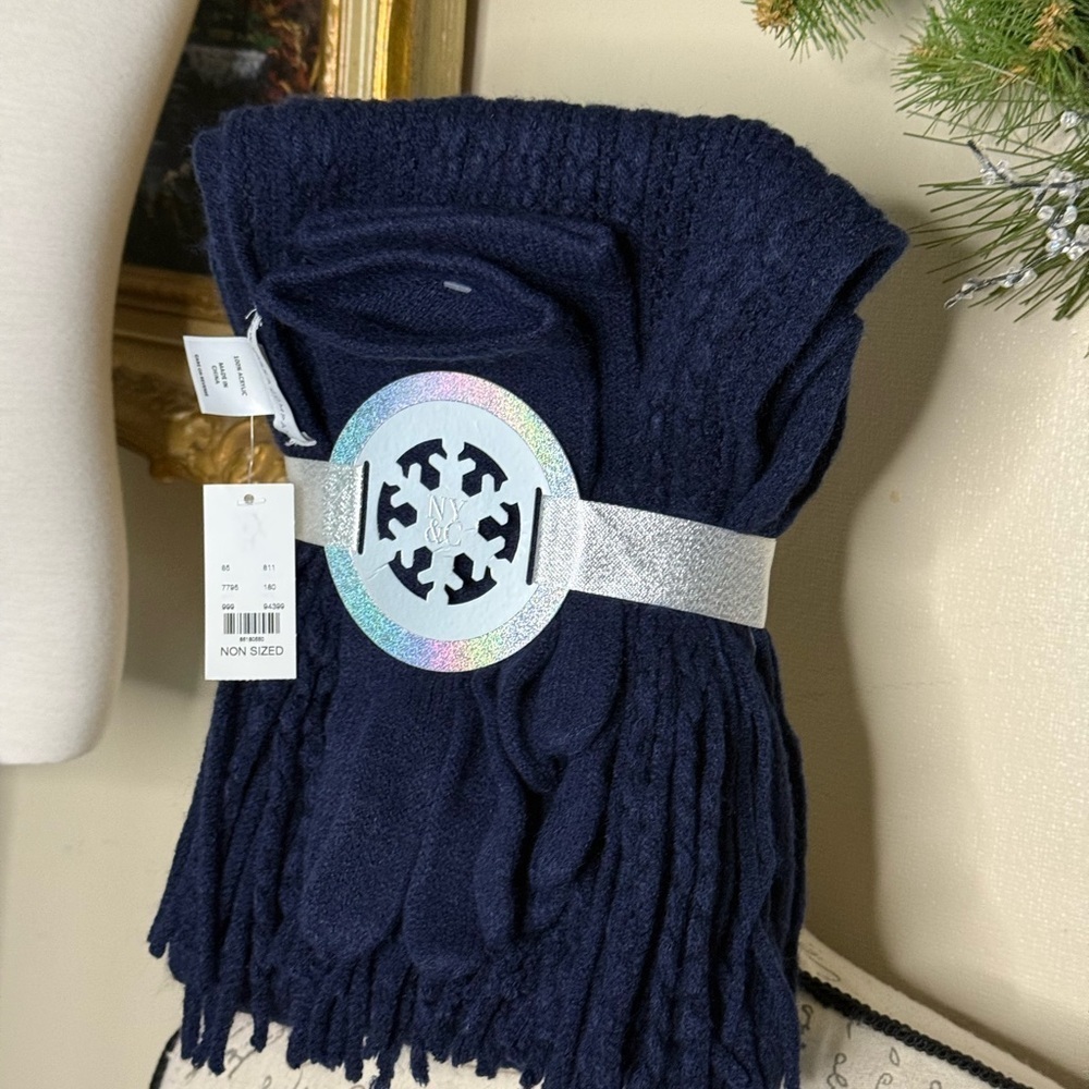 New York & Company Blue Knitted Scarf with Fringe Glove Set NWT‼️FINAL SALE
